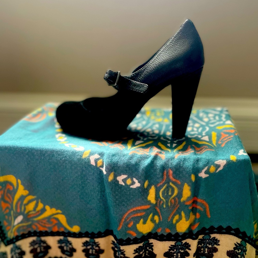 Gianni Bini Size 6M Pumps